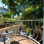 Cityscape Luxury Apartment