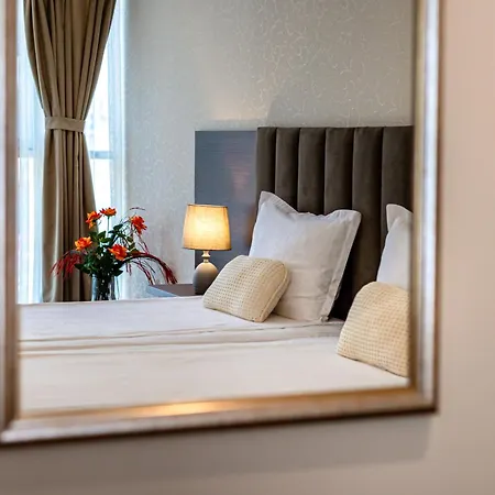 Cityscape Luxury Apartment