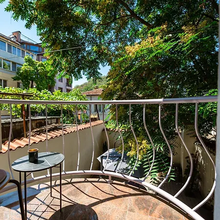 Cityscape Luxury Apartment